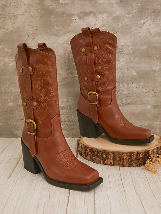 Botas vaqueras cuadradas de color marrón con puntera cuadrada