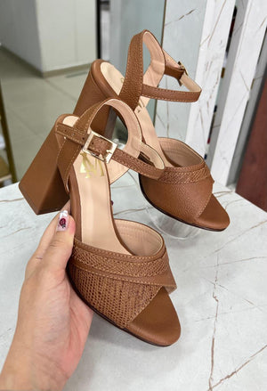 Zapatos tacón cuero