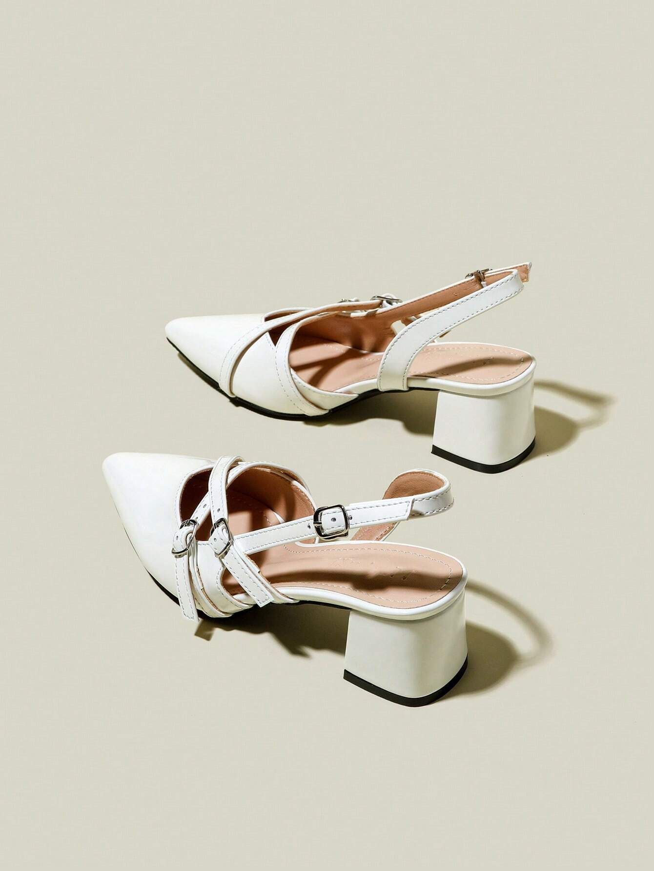 Tacones de plataforma con punta puntiaguda
