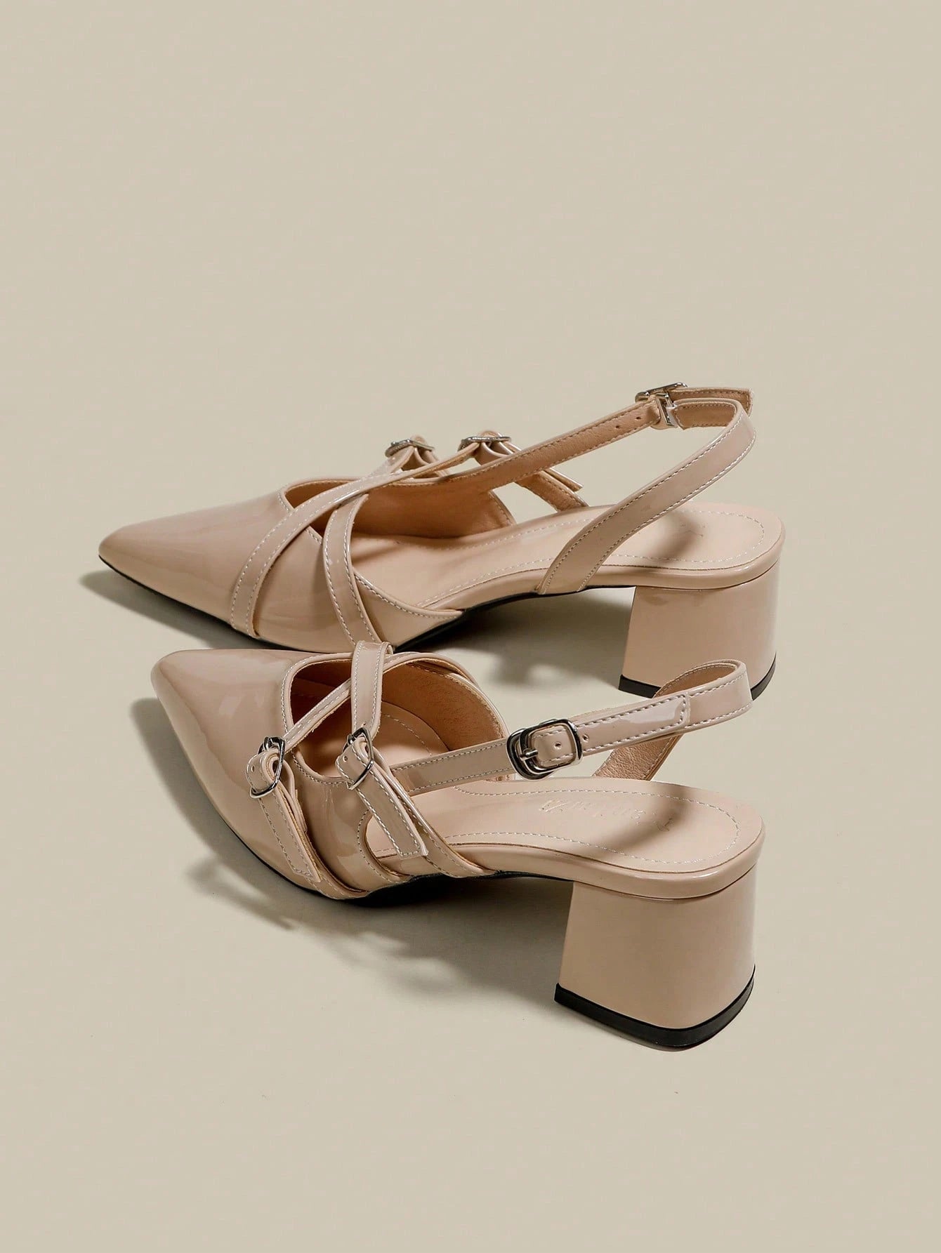 Tacones de plataforma con punta puntiaguda