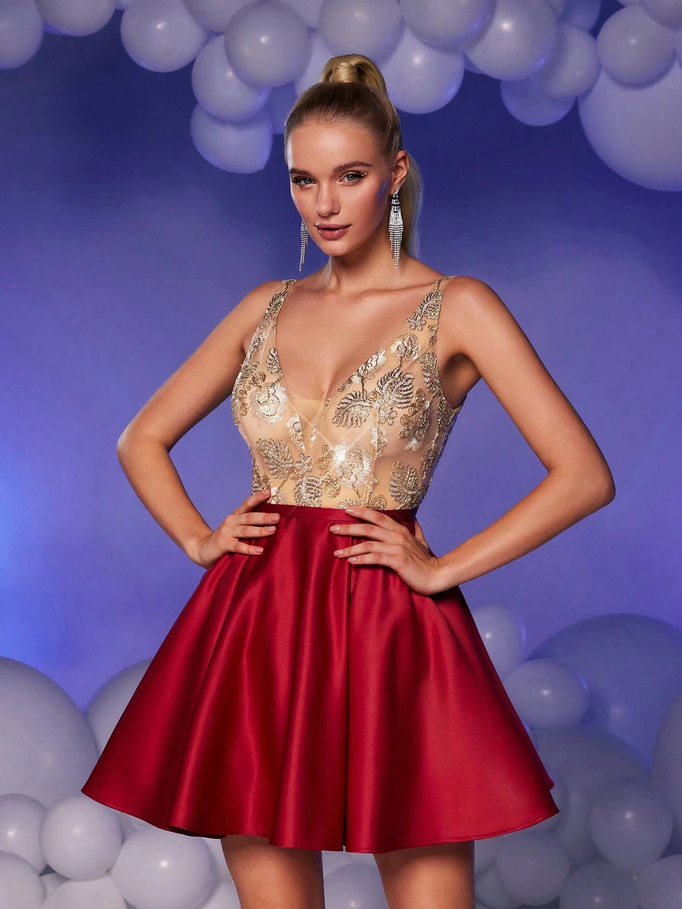 Vestido lujoso y lindo contraste de champán y rojo bustier