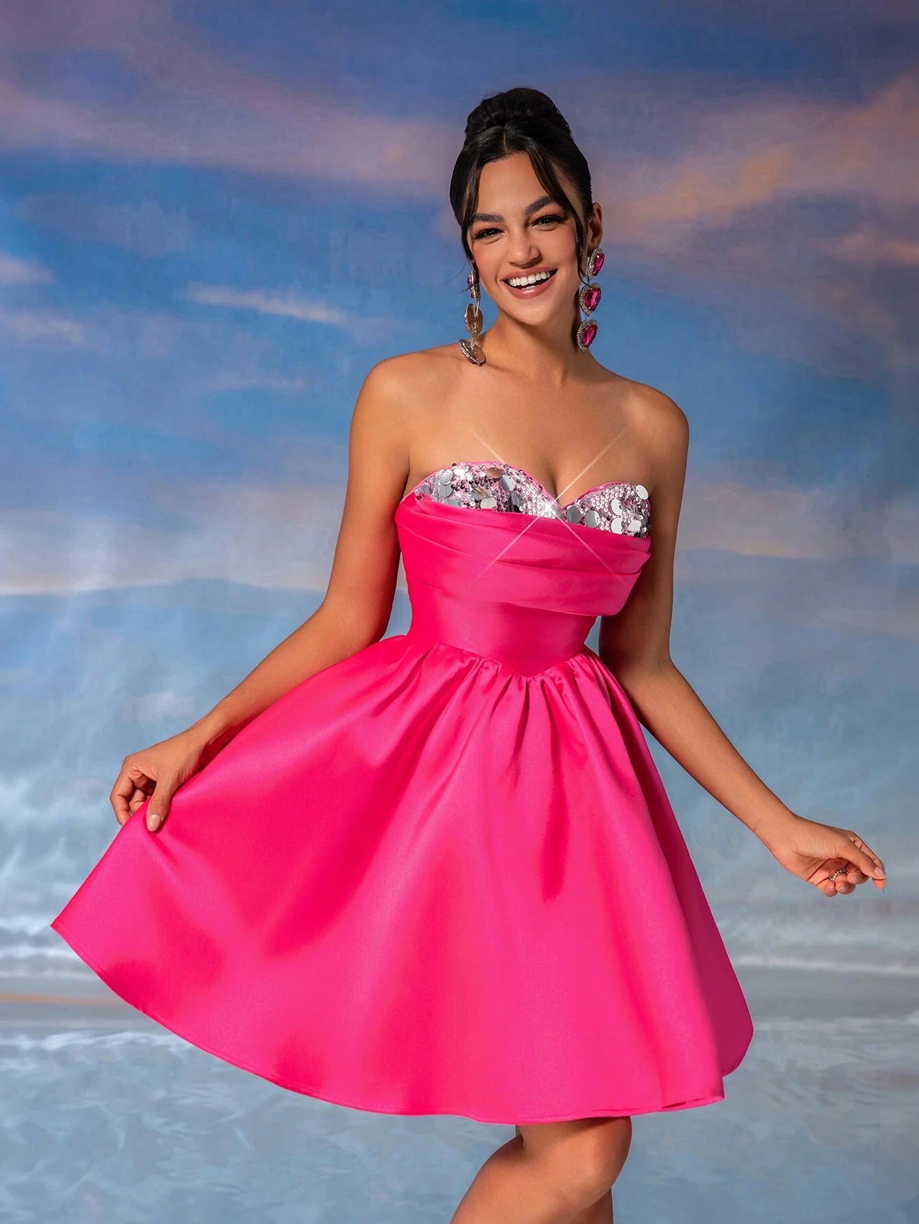 Vestido de fiesta satinado rosa dorado plisado sin tirantes