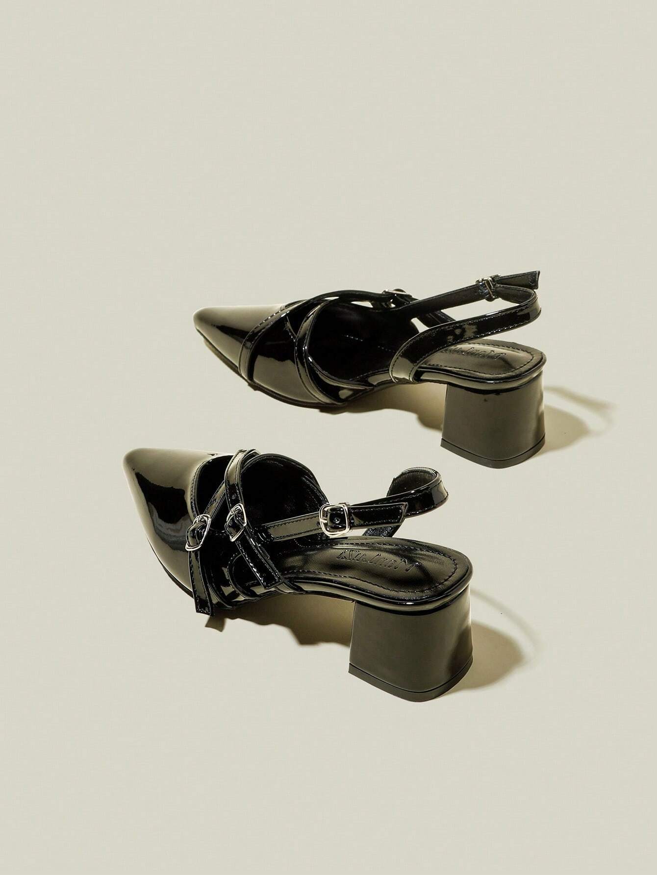 Tacones de plataforma con punta puntiaguda