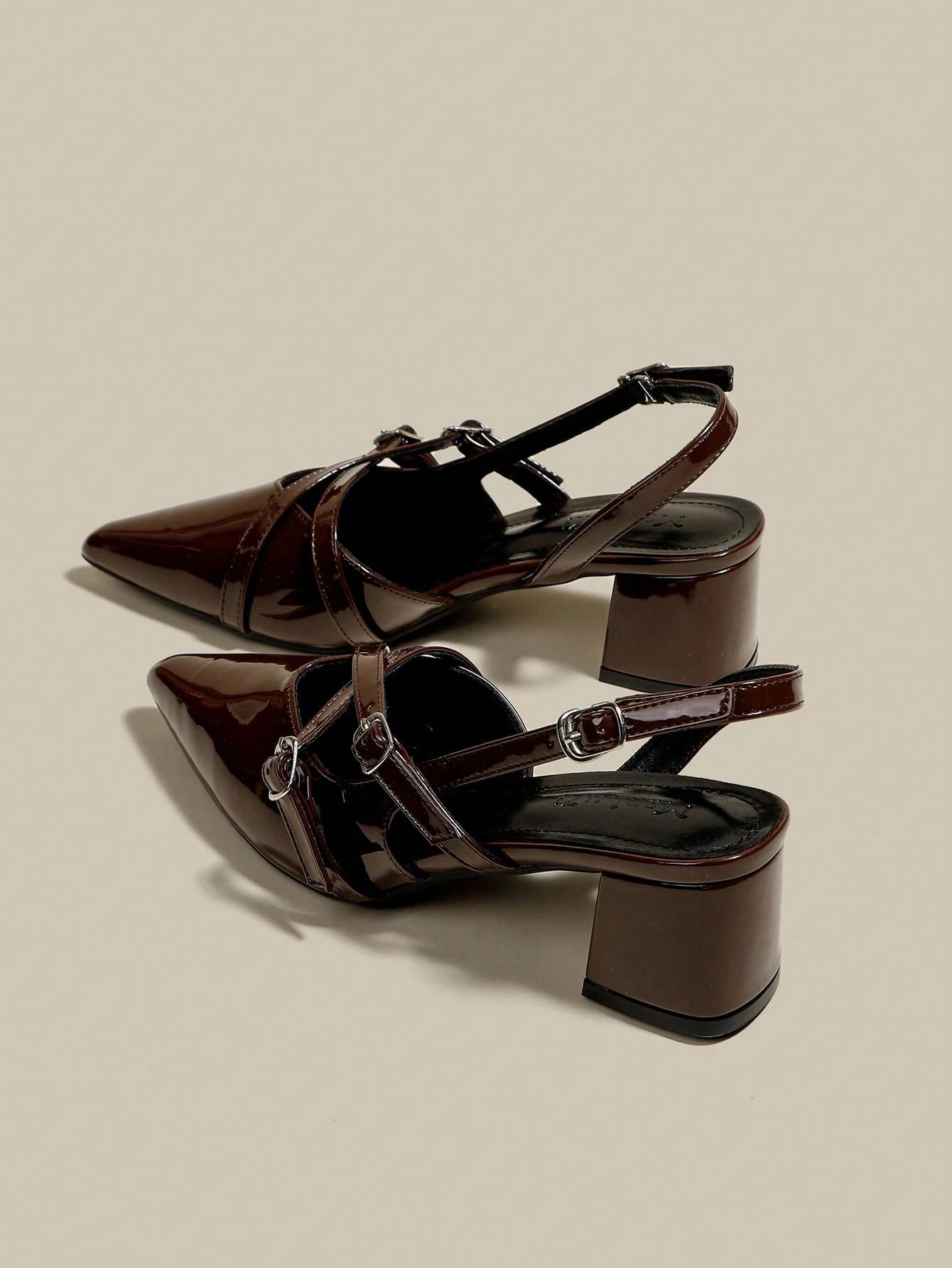 Tacones de plataforma con punta puntiaguda