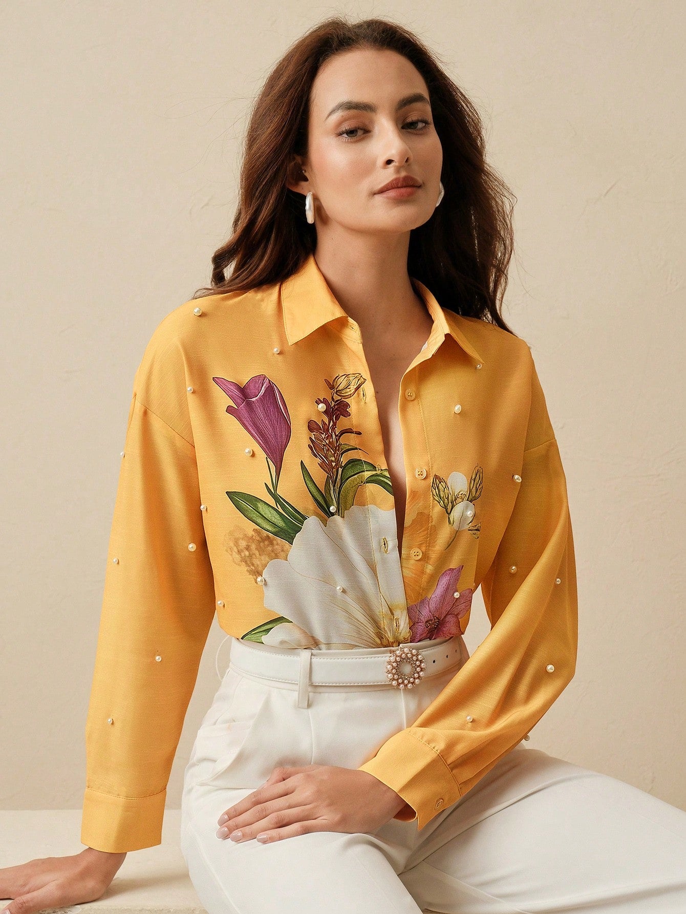 Blusa elegante y sofisticada con cuello de solapa decorado
