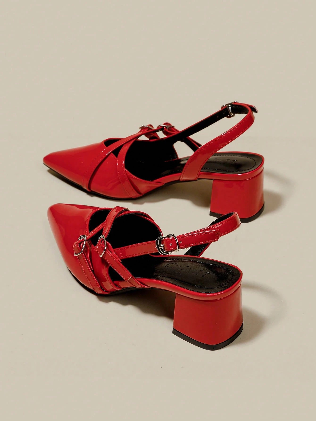 Tacones de plataforma con punta puntiaguda