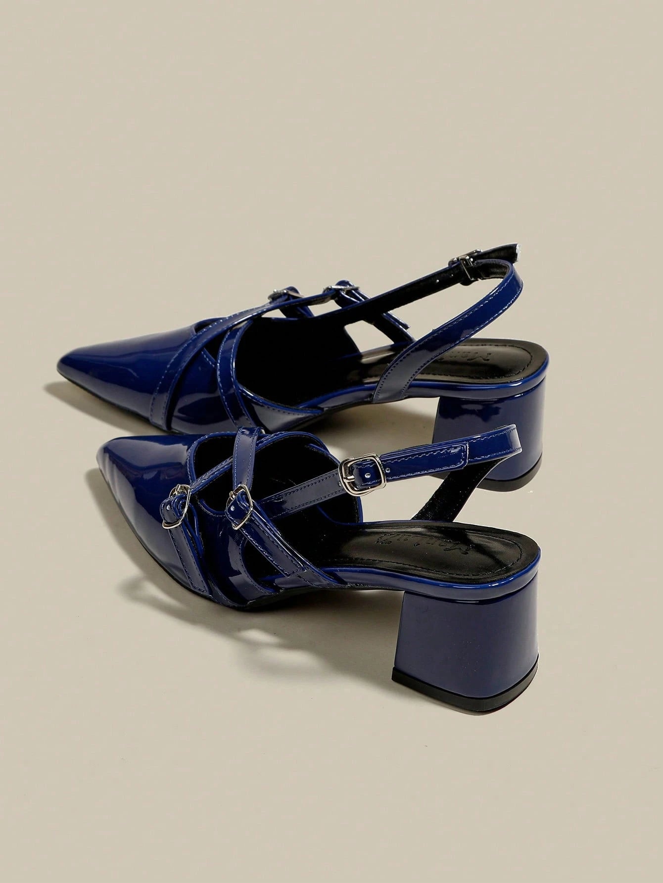 Tacones de plataforma con punta puntiaguda