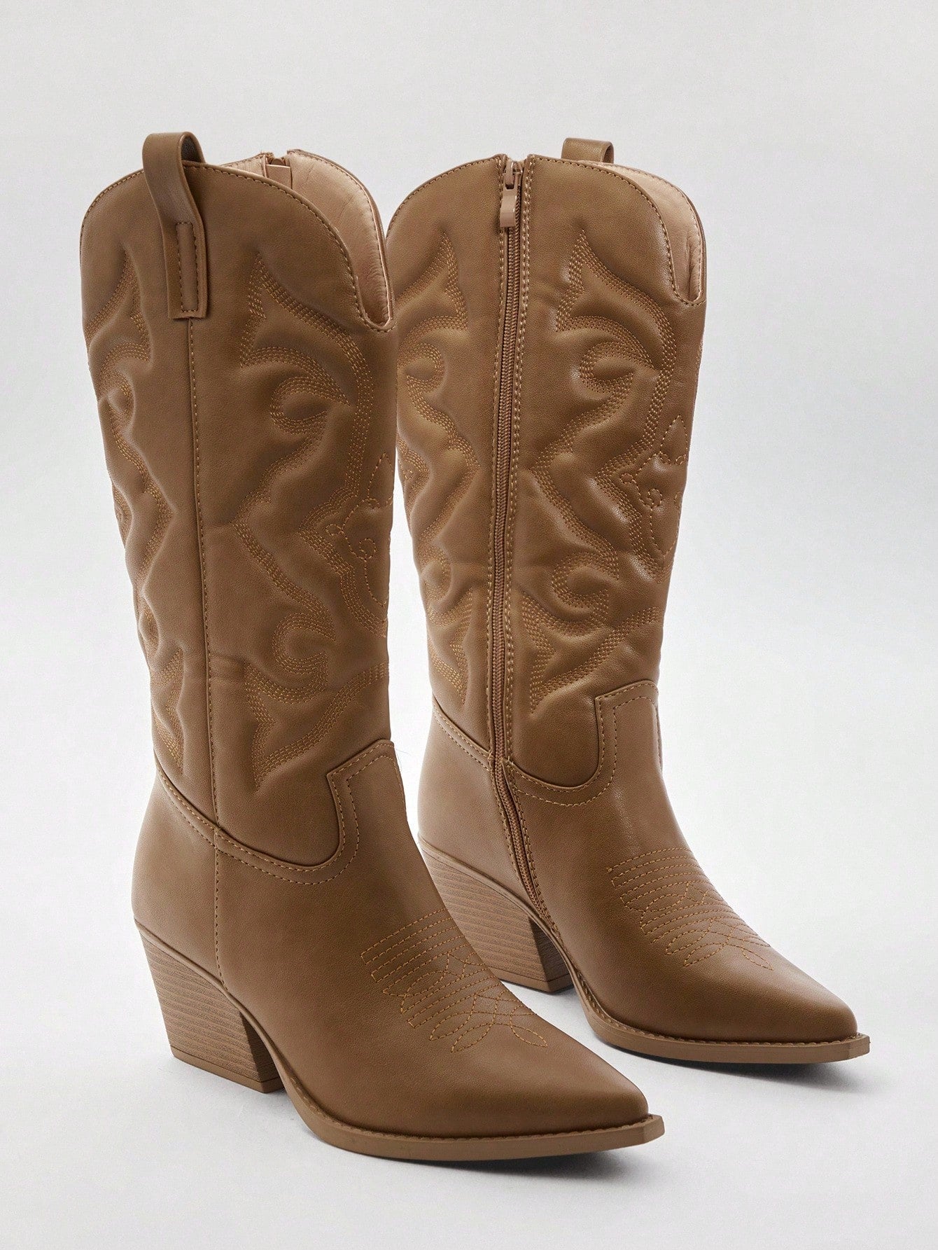 Botas de vaquera con tacón grueso