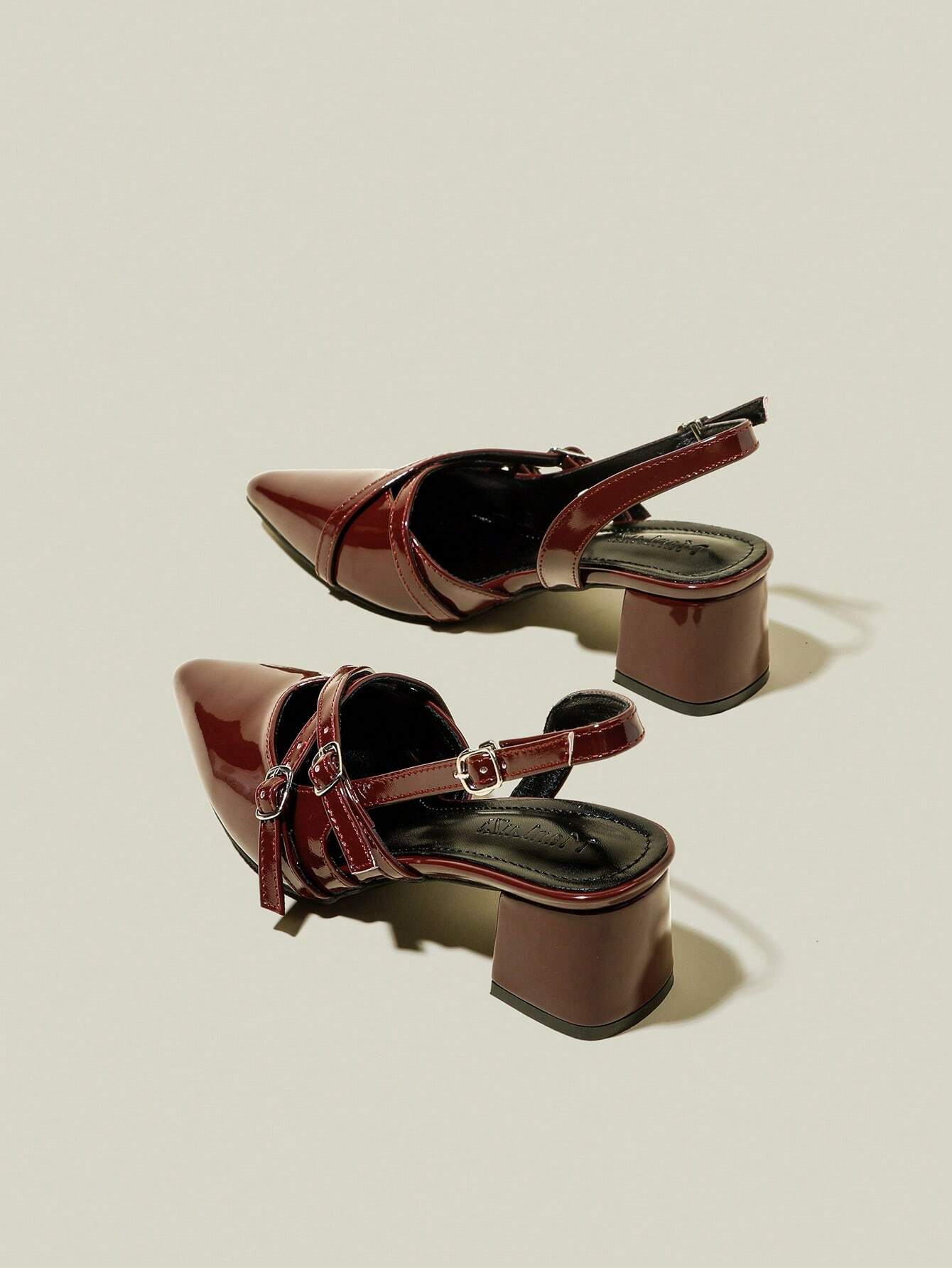 Tacones de plataforma con punta puntiaguda